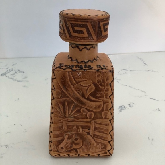 Vintage Hand Tooled Leather Covered Liquor Decanter~Mexico - Picture 3 of 13